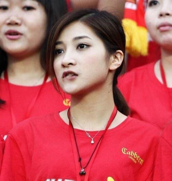 上半部门讲述冲锋车上五名警察连车带枪被劫持、匪徒向差人索要赎金。